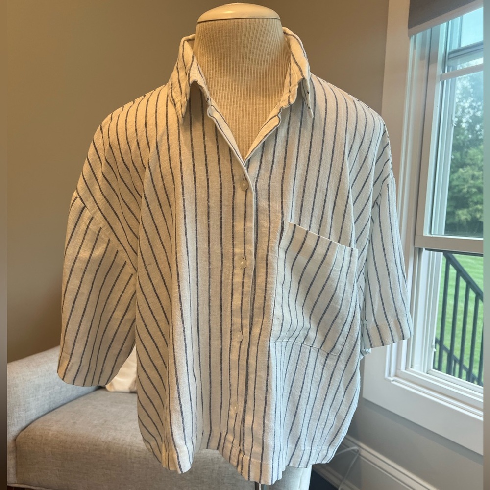 Abercrombie Women’s Striped White and Blue Top